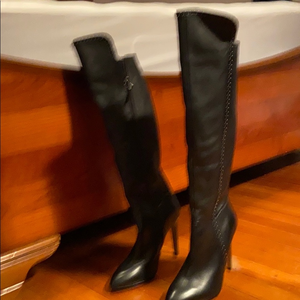 High heeled black boots - Picture 4 of 4